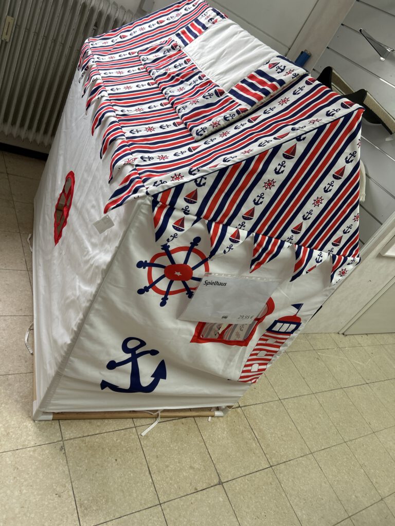 Tolles Spielhaus mit rutschfester Decke